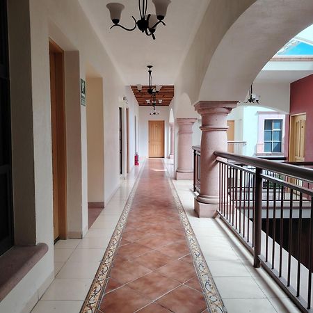 Hotel Meson Mariano Matamoros ケレタロ エクステリア 写真