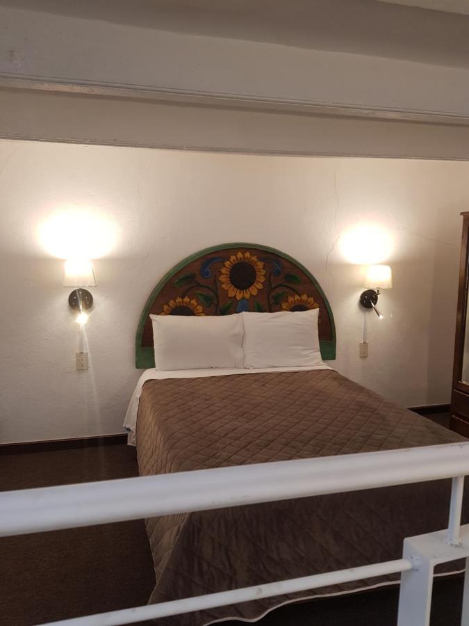 Hotel Meson Mariano Matamoros ケレタロ エクステリア 写真