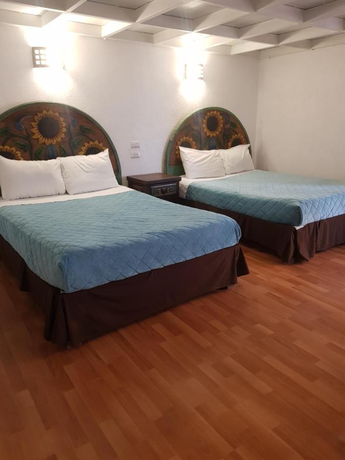 Hotel Meson Mariano Matamoros ケレタロ エクステリア 写真