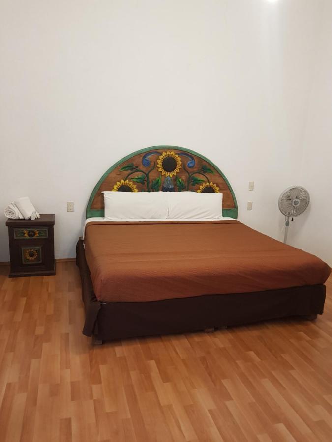 Hotel Meson Mariano Matamoros ケレタロ エクステリア 写真