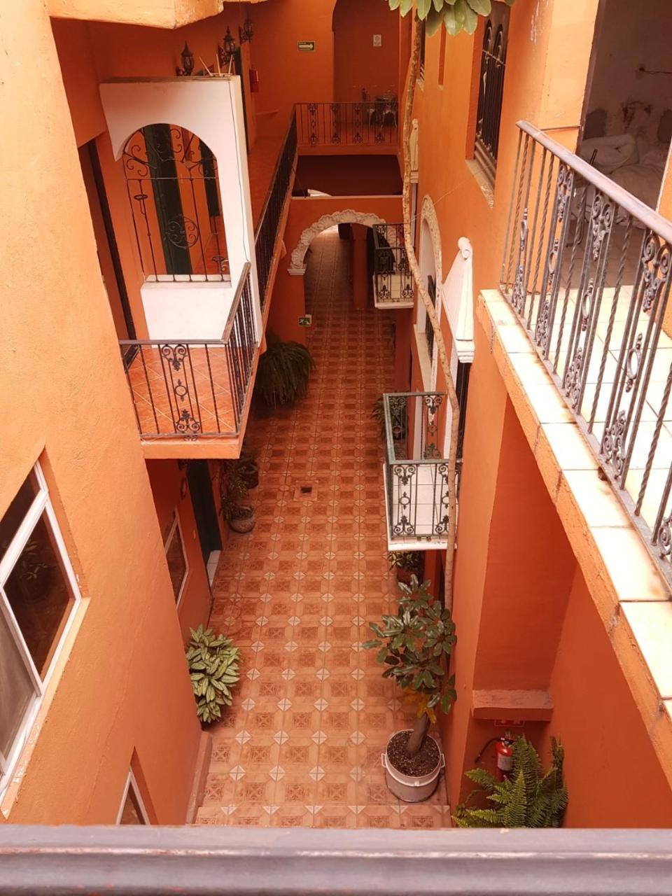 Hotel Meson Mariano Matamoros ケレタロ エクステリア 写真